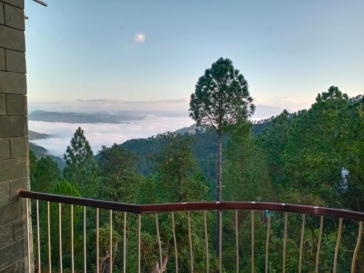 Elphinstone Inn Almora Exteriör bild