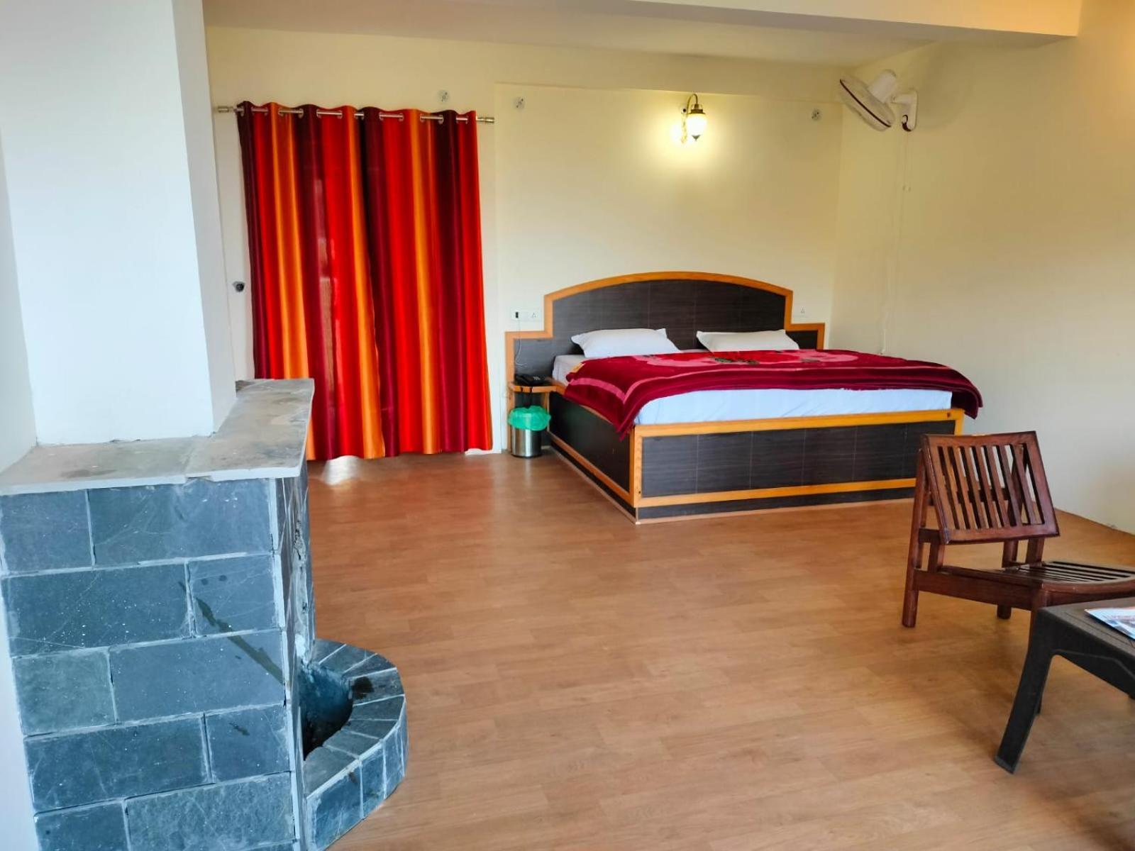 Elphinstone Inn Almora Exteriör bild